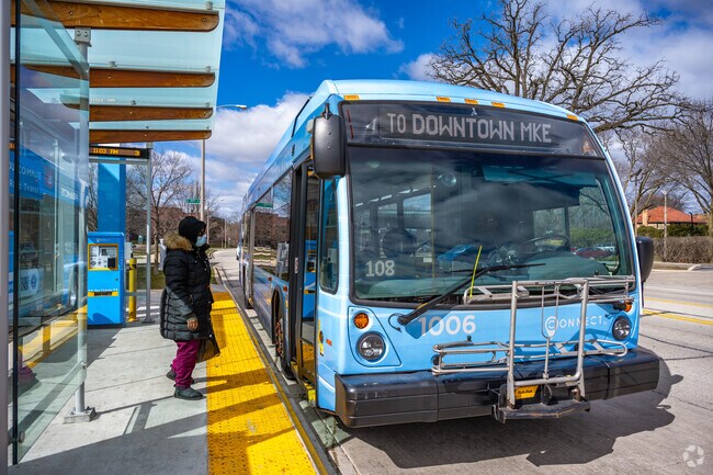 From Honey Creek Parkway you can easily hop on a bus downtown.