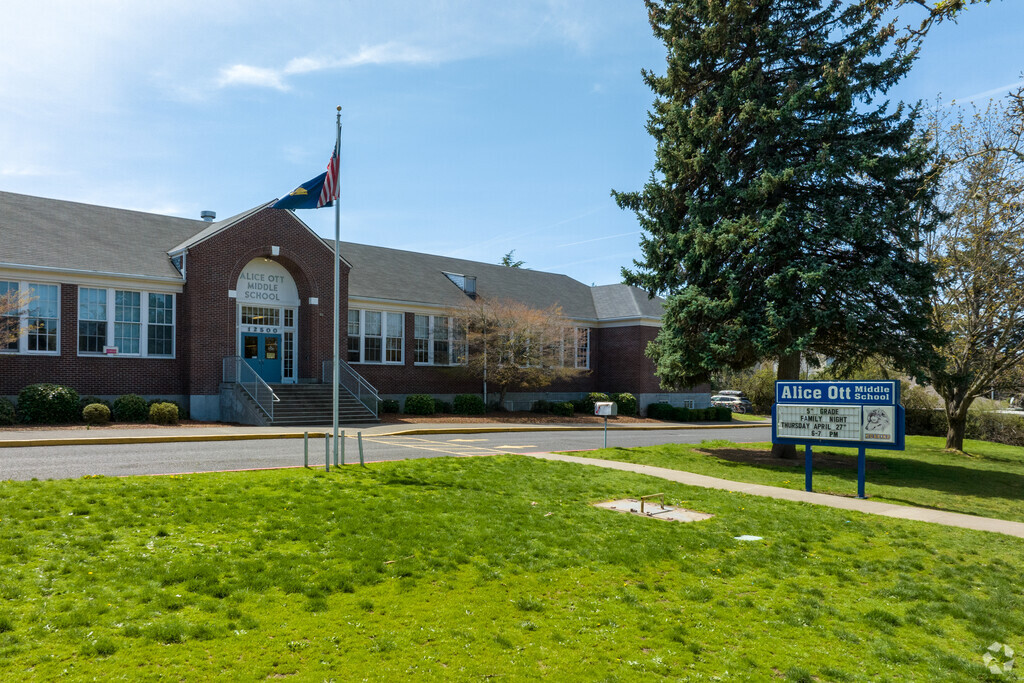 Alice Ott Middle School on SE Ramona Street in Powellhurst-Gilbert.