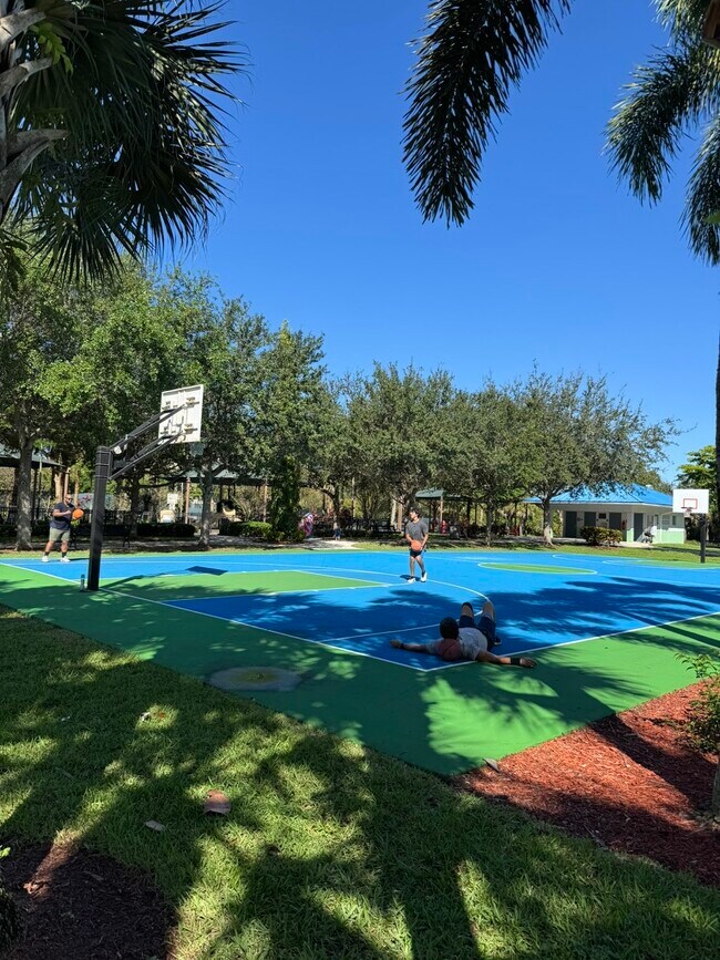 933 Cypress Grove Dr unit 204, Pompano Beach, FL 33069 - photo 6