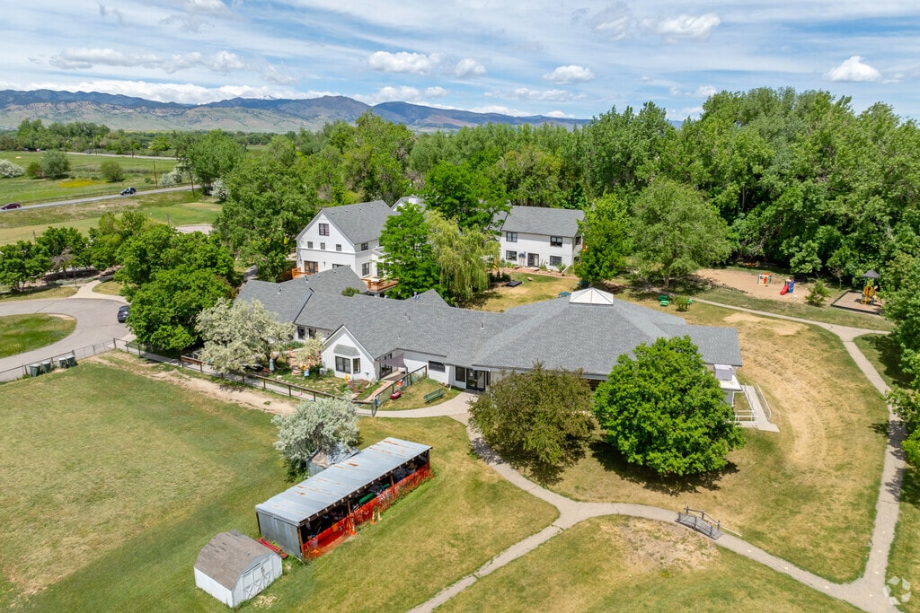 Mountain Shadows Montessori School is a private school teaching students from Pre-K through 6th.