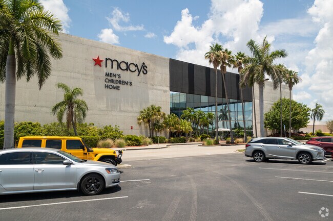 The Edison Mall has a large Macy's anchor store with everything you might need for your home in Palm Lee Park.