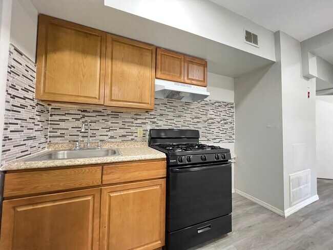 805 Broadway B6