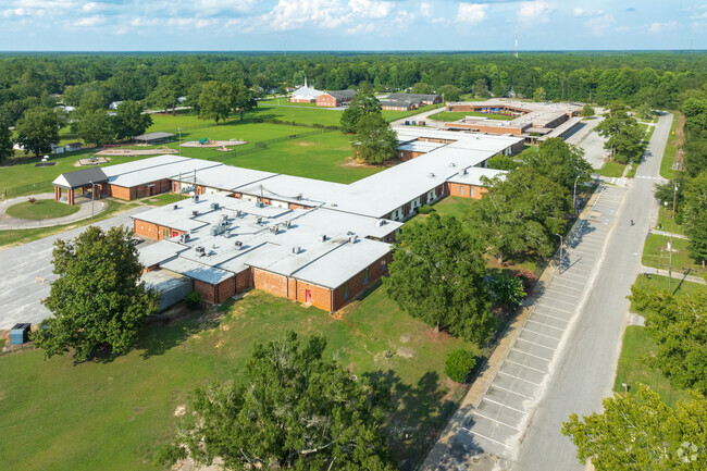 Crosswell Drive Elementary School prepares students for middle school.