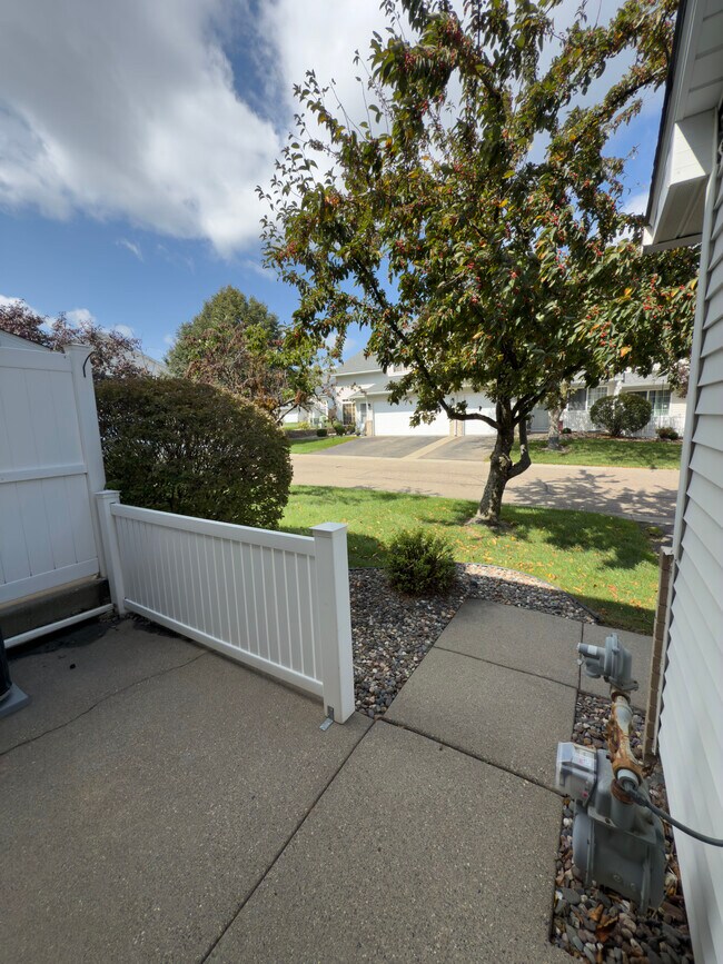 8647 Quarry Ridge Ln, Woodbury, MN 55125 - photo 4