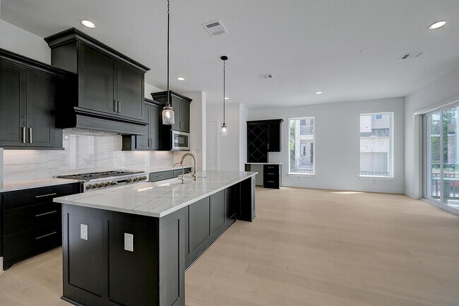 324 Forest Reserve Place unit 36463737, Houston, TX 77079 - photo 3