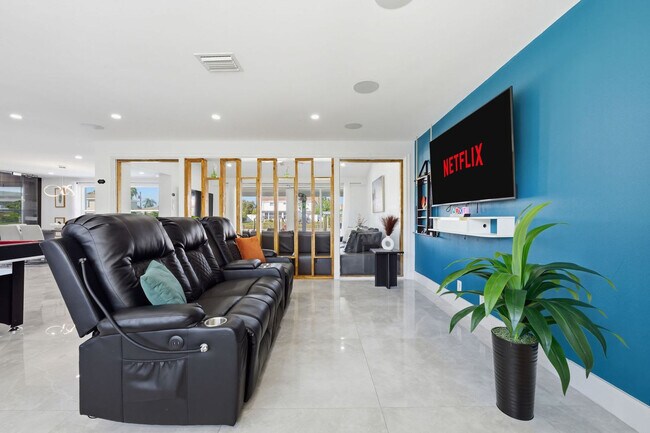 4644 Bay Crest Dr unit ID1337487P, Tampa, FL 33615 - photo 5