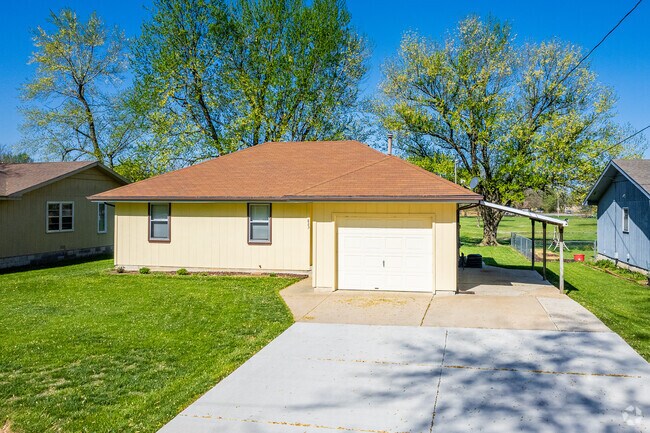 A simple and well-maintained ranch style home in the Heart of the Westside neighborhood.