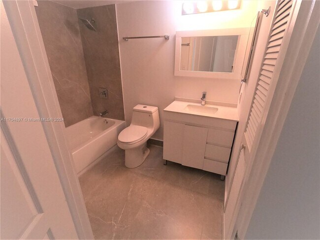 1200 Brickell Bay Dr unit 3424, Miami, FL 33131 - photo 7