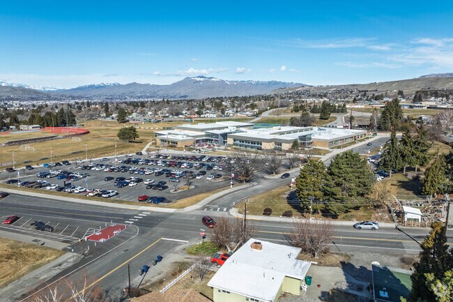 East Wenatchee Students attend Eastmont High School and is a B rated school in Niche.