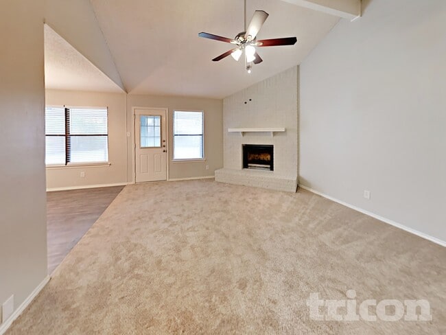 521 Clover Dr, Saginaw, TX 76179 - photo 2