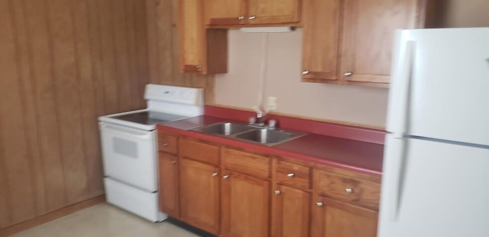 1105 W Main St unit 2nd floor, Collinsville, IL 62234 - photo 1