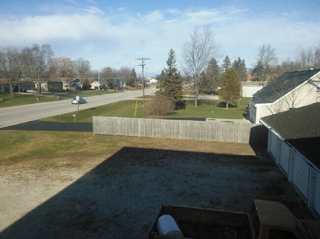 4130 Clover Rd unit B, Manitowoc, WI 54220 - photo 4