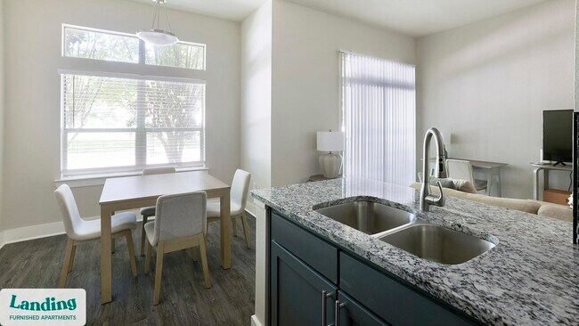 18101 Point Lookout Dr unit 124, Nassau Bay, TX 77058 - photo 6