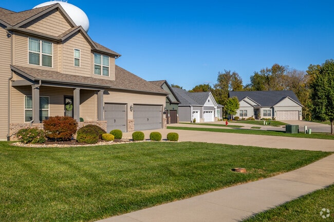 Glen Carbon's real estate market offers diverse housing options.