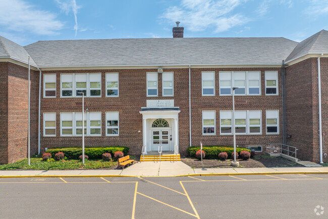 Niche.com gives Elizabeth F Moore School an overall C grade.