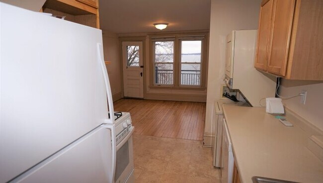 811 Spaight St unit 3, Madison, WI 53703 - photo 4