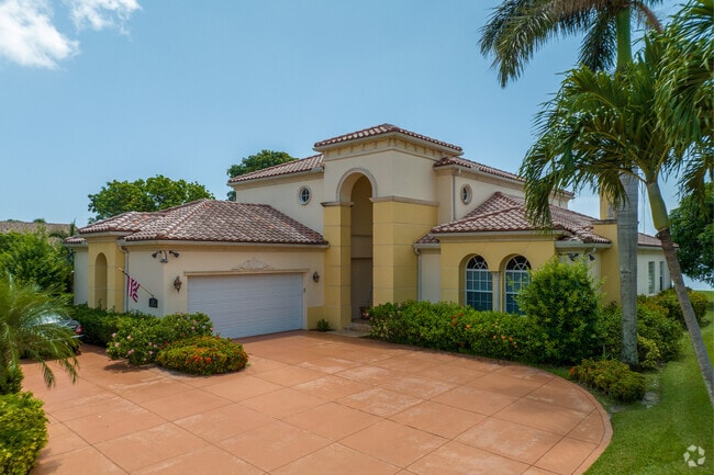 Keystone style mansion in Northshore.