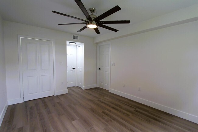 2890 N Oakland Forest Dr unit 103, Oakland Park, FL 33309 - photo 6