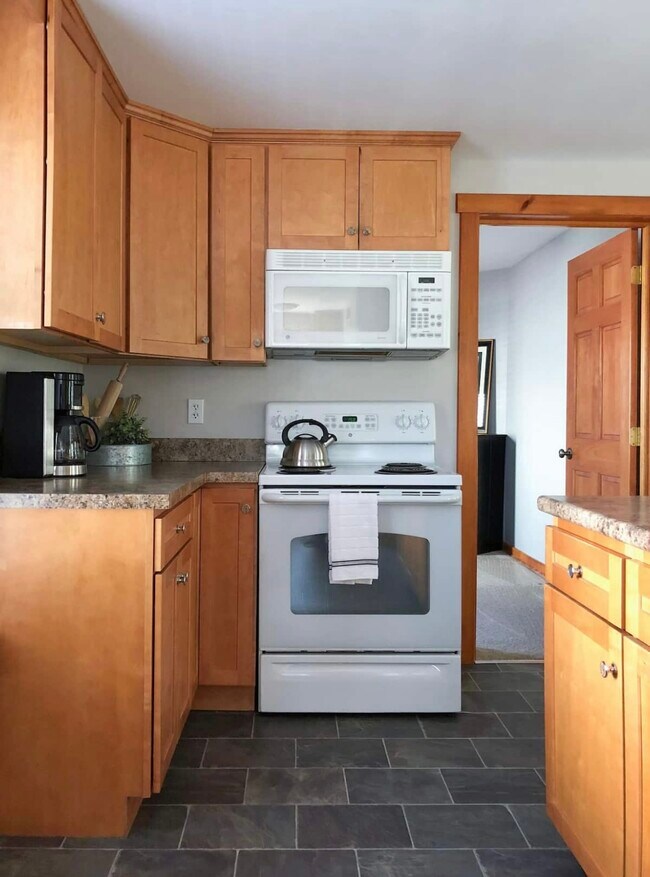 184 Thornton St unit 1, Manchester, NH 03102 - photo 7