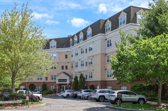 Vinnin Square has several condominiums offering housing in a well-connected neighborhood.