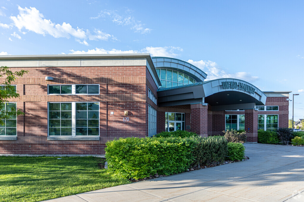 Vineyard Elementary School is located in the Sunset Heights neighborhood in Utah.