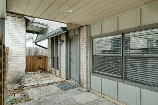 6407 Auburn Dr unit B, Austin, TX 78723 - photo 3