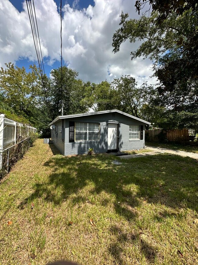 1981 Hardee St, Jacksonville, FL 32209 - photo 4