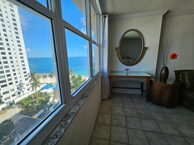 The Wave unit L17, Hollywood, FL 33019 - photo 4