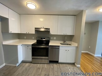 50 Evergreen St Unit 37, Boston, MA 02130