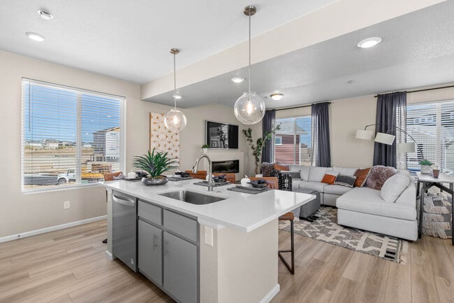 336 N Broadway Dr, Saratoga Springs, UT 84045 - photo 5