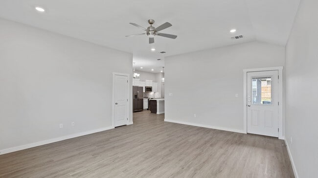 1303 Antelope Trail unit B, Temple, TX 76504 - photo 4