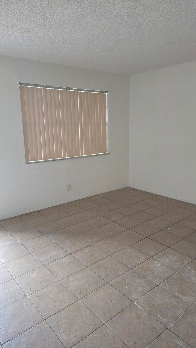 19 SW 14th St, Dania, FL 33004 - photo 6