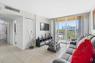 909 NW 5th St, Miami, FL 33128