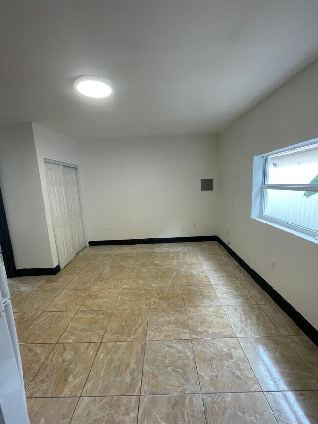 8940 NW 34th Avenue Rd Unit 3, Miami, FL 33147