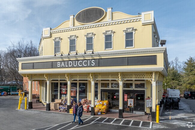 Balducci's in Scarsdale offers premium groceries and goods.