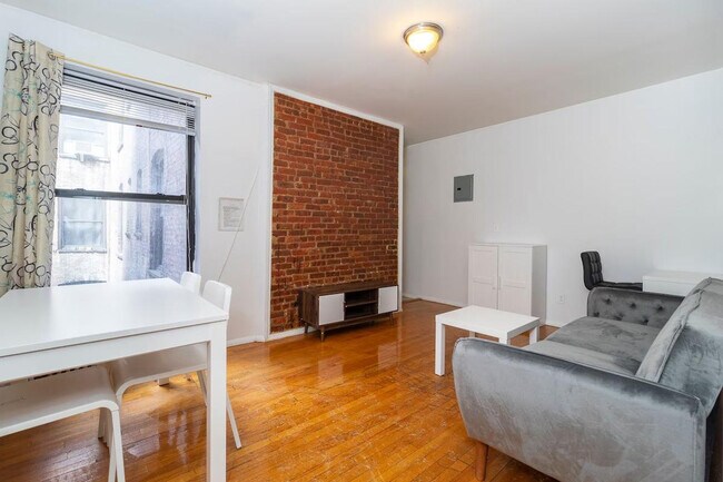 238 E 95th St unit ID1058693P, New York, NY 10128 - photo 2