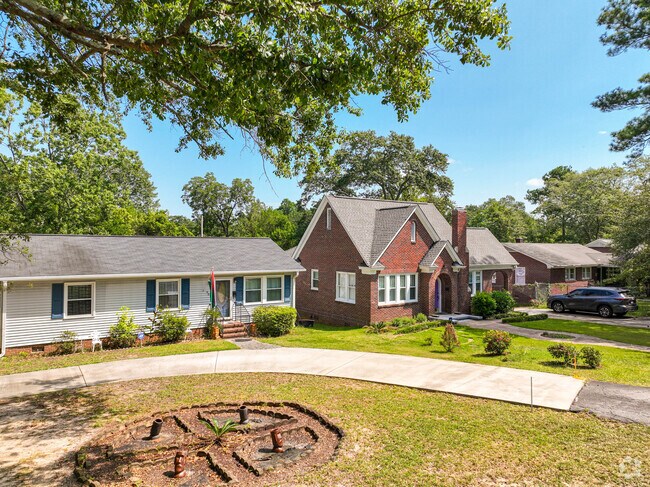 Many home styles are available in Seminary Ridge, making the neighborhood unique.