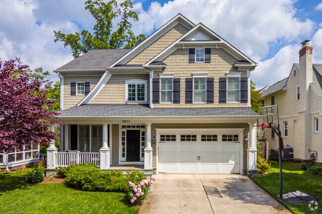 Lovely Craftsman style homes can be found throughout the Wyngate neighborhood.