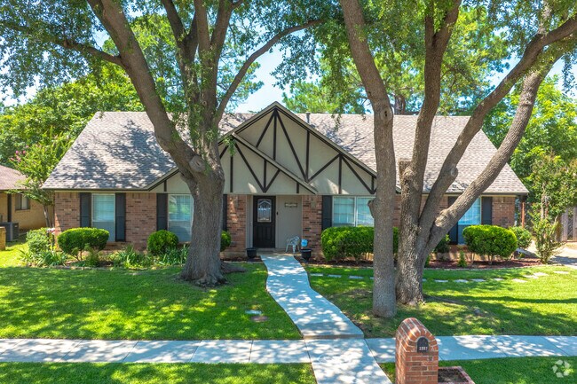 Tudors style homes is one of many home styles to choose from in Idiot's Hill.
