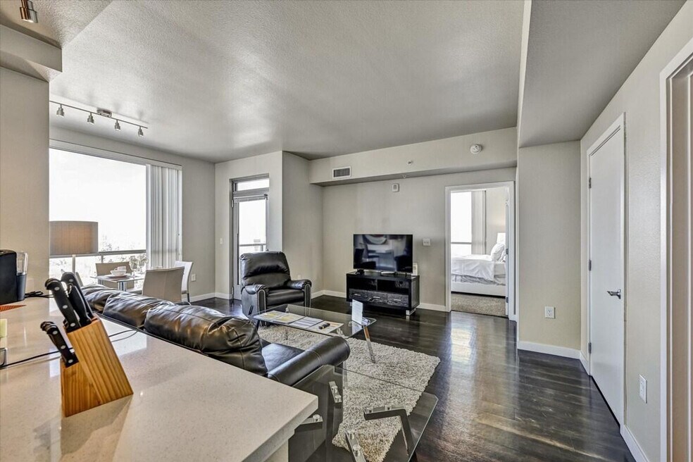 77 N Almaden Ave unit ID1054203P, San Jose, CA 95110 - photo 1