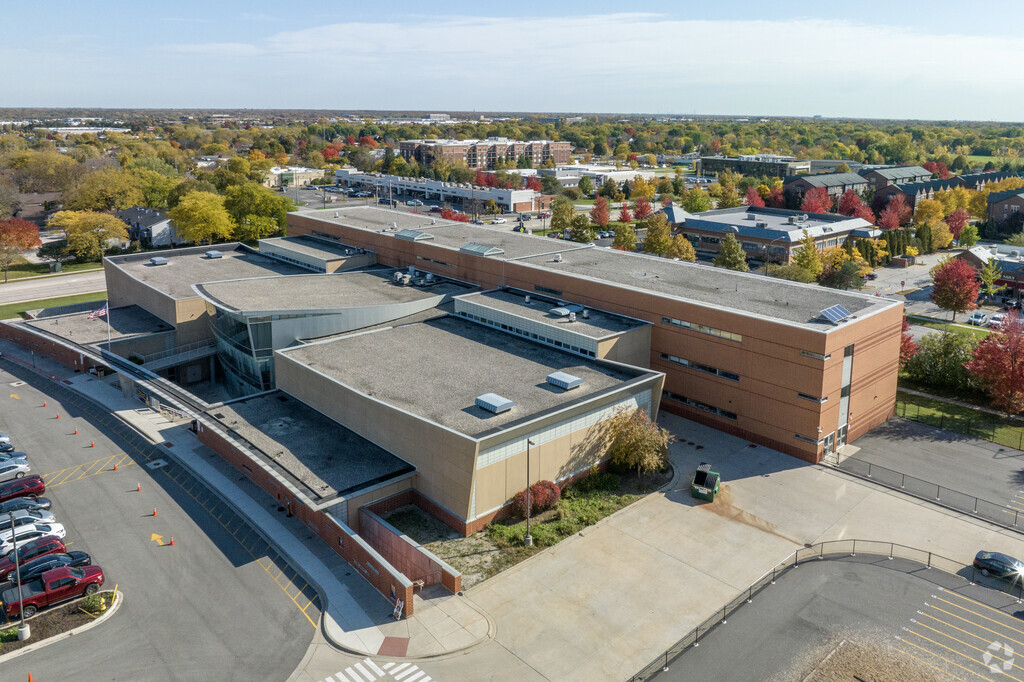Large facilities aid learning at Hawthorn Townline Elementary School in Vernon Hills.