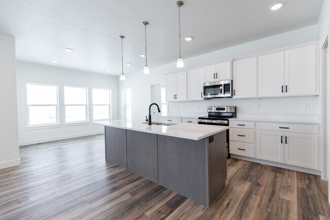 09 Foxhill 729 W 20 N Hyrum UT-11-min copy.jpg