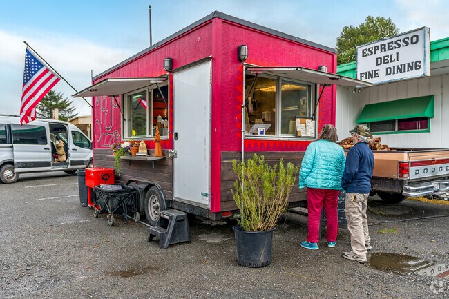 Mojo Pizza is popular amongst Orick residents and travelers.