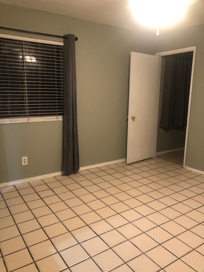 12542 Waldorf Dr, Lynwood, CA 90262