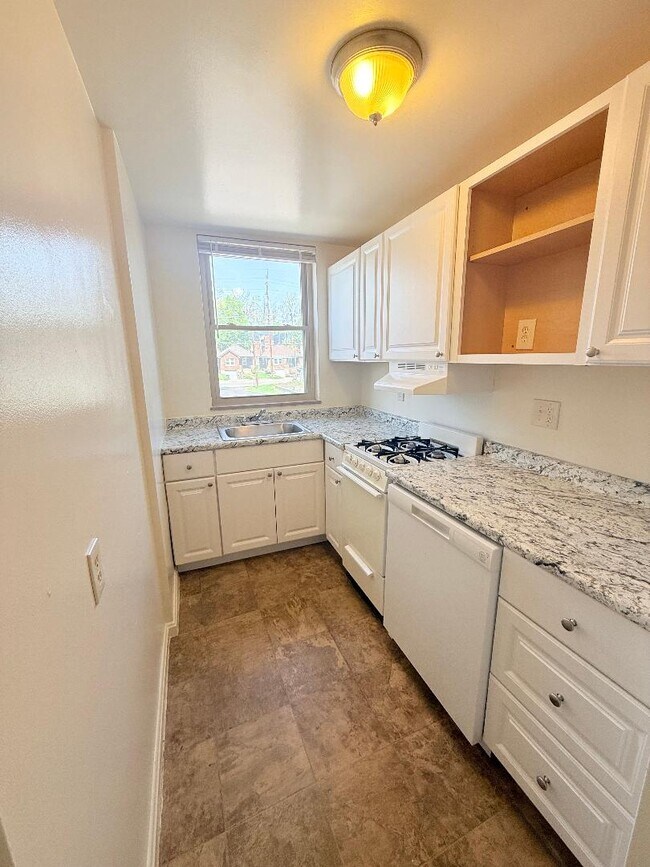 Leesburg Apartments HydePark/Oakley, Cincinnati, OH 45209 - photo 5