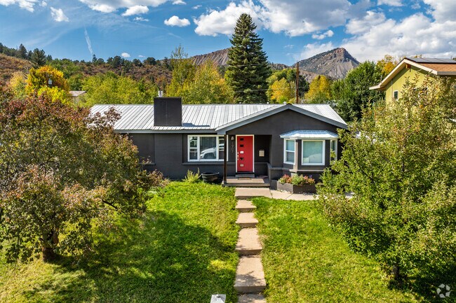 Ranch style homes are abundant around Crestview.