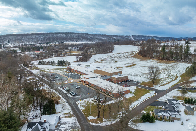 W.W. Evans Memorial Elementary School has a student-teacher ratio of 14:1