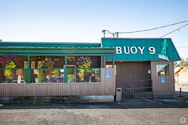 Head to Buoy 9 in Flavel for cold drinks and good eats.