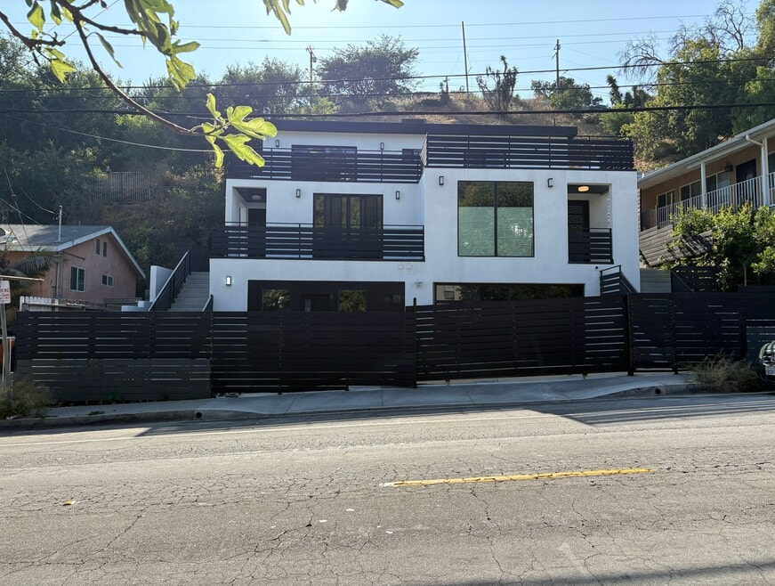 1023 N Gage Ave unit Casa Sebastian, Los Angeles, CA 90063 - photo 1