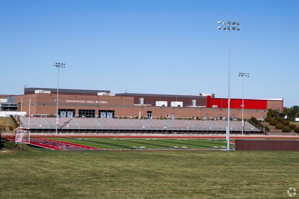 Warrenton High School serves students in the Warrenton community.